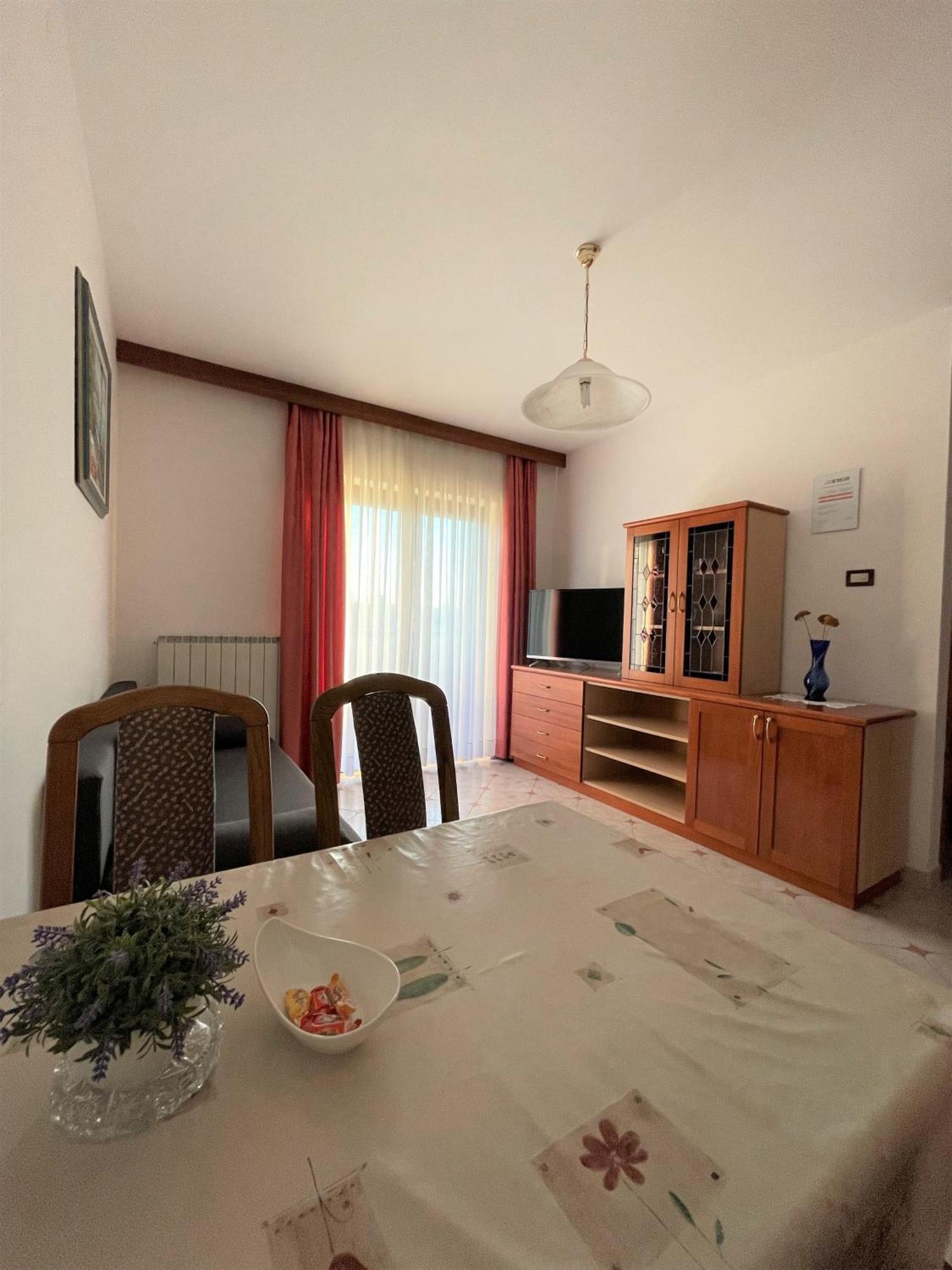 Apartments Villa Mirjam โปเรช ภายนอก รูปภาพ